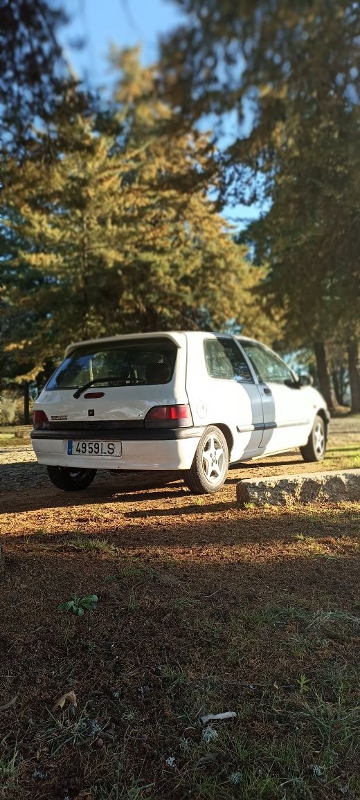 Renault Clio 1.9 D, venda de peças