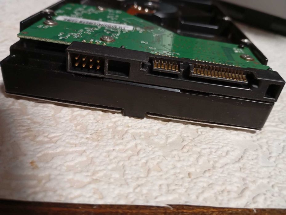 Продам ЖД на 320gb в відмінному стані + вже на дискі э windows 10.