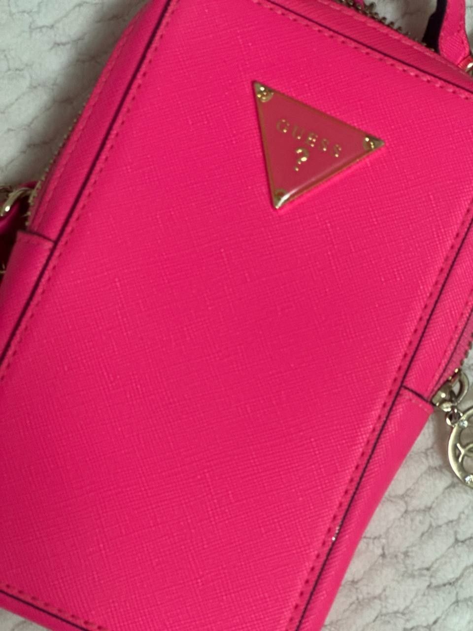 Сумочка бренду Guess