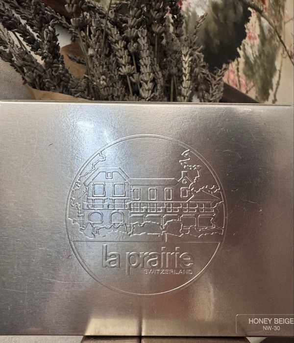 Пудра-кушон La Prairie Skin Caviar essence in foundation