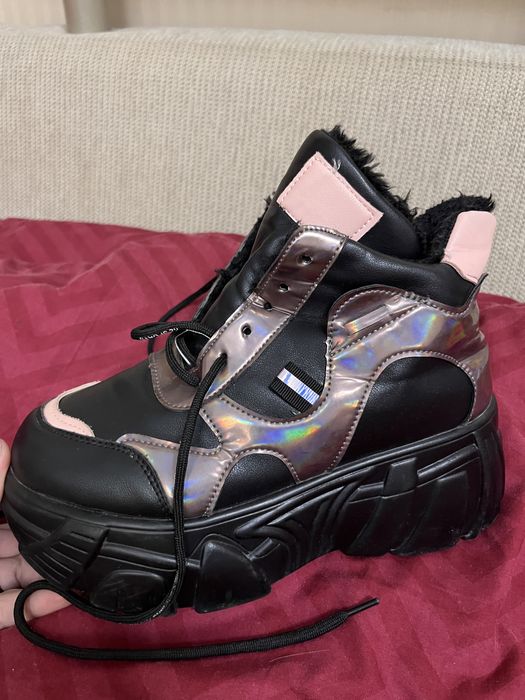 Кросівки жіночі зимові