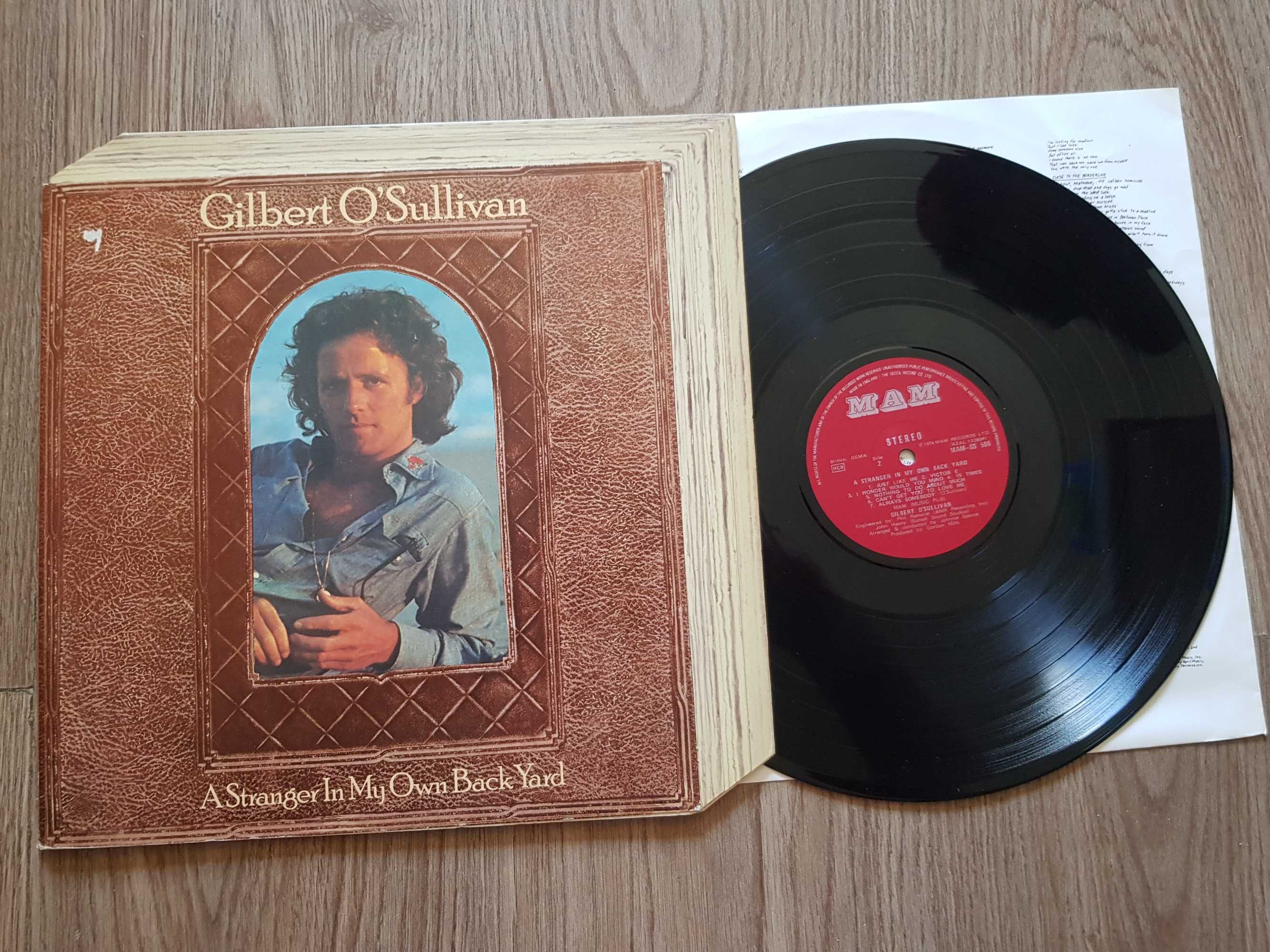 Gilbert O'Sullivan ‎– A Stranger In My Own Back Yard LP*1802