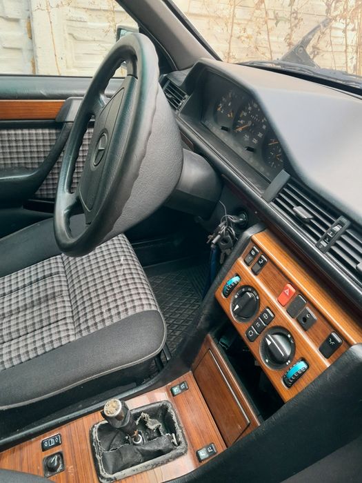 Mercedes w 124 cześci klima maska drzwi szyber fotele 95r