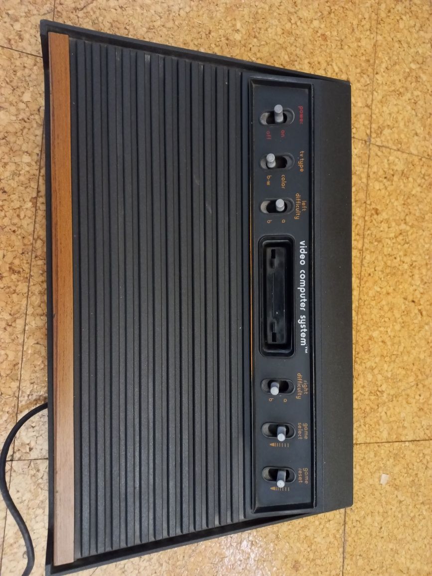 Atari 2600 de 1983 em excelente estado Vintage Original