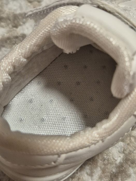 Кросівки білі дитячі