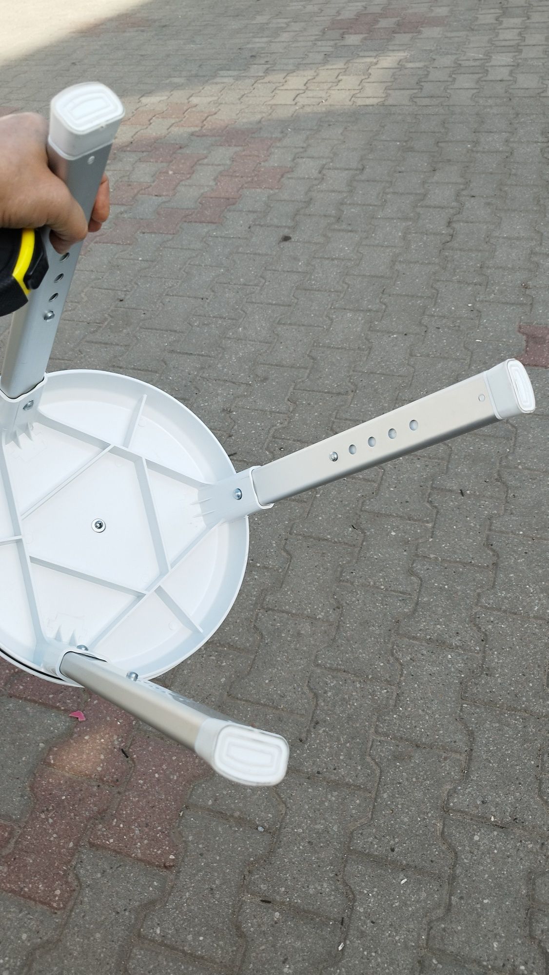 Taboret obrotowy pod prysznic