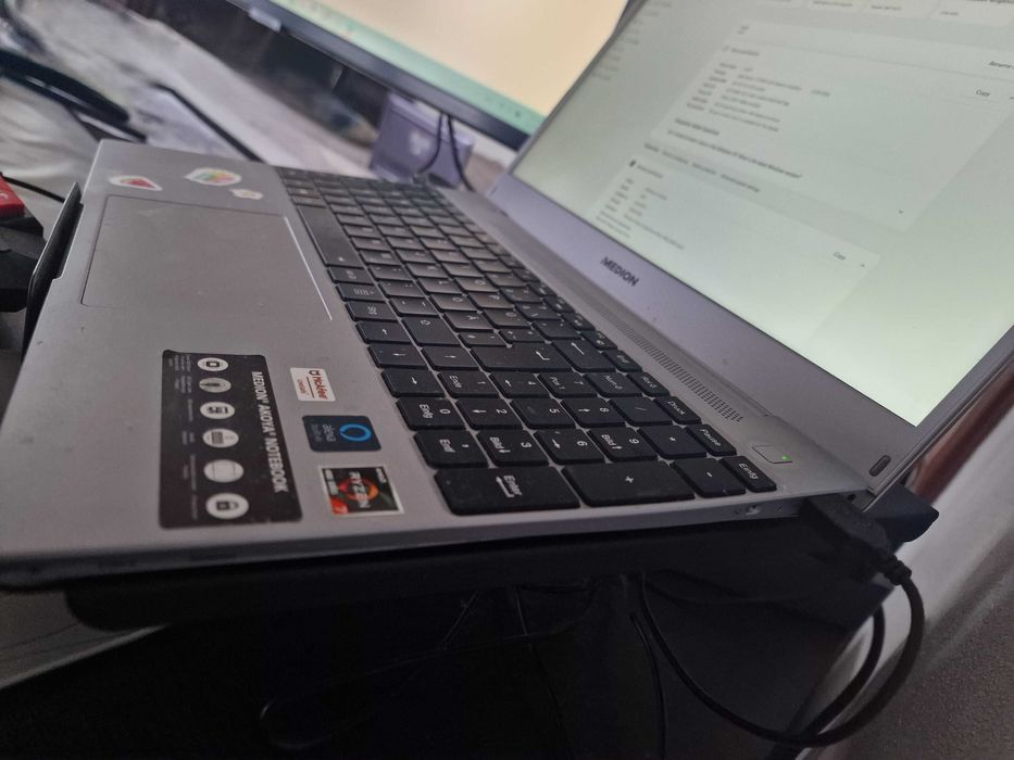 Medion e15303, Ryzen 7 -4700U, 16Gb