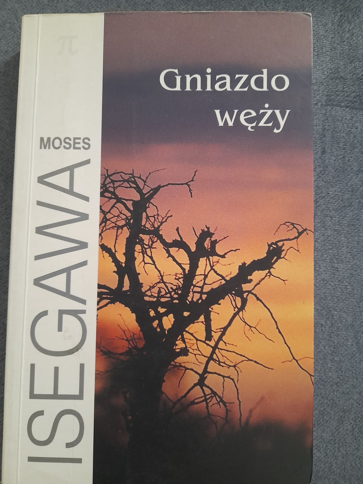 Moses Isegawa "Gniazdo węży"