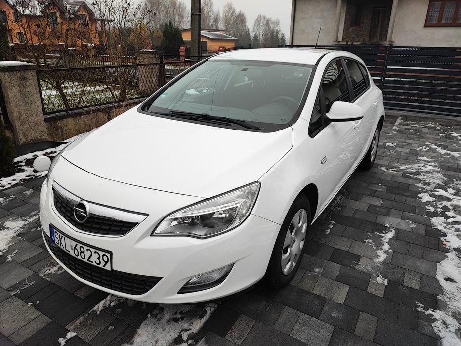 Opel Astra J 1.4 benzyna 2010r hatchback 5 drzwi
