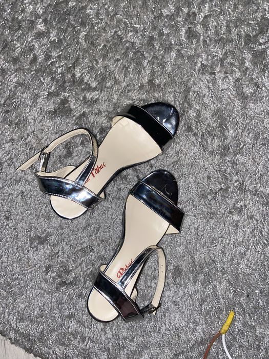 босоножки на каблуке