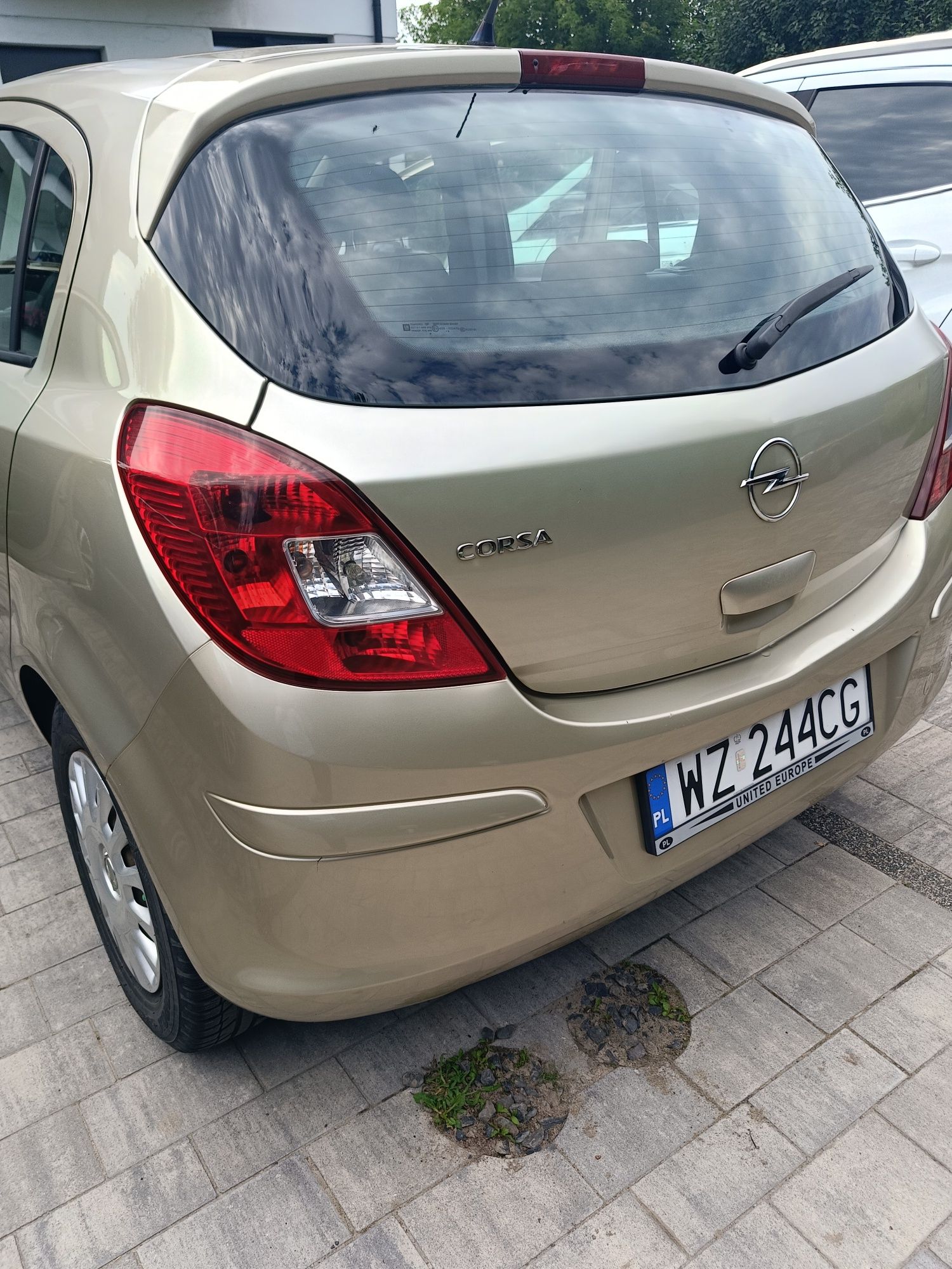 Opel corsa D 2009  ,poj 1,2 ,bogate wyposażenie