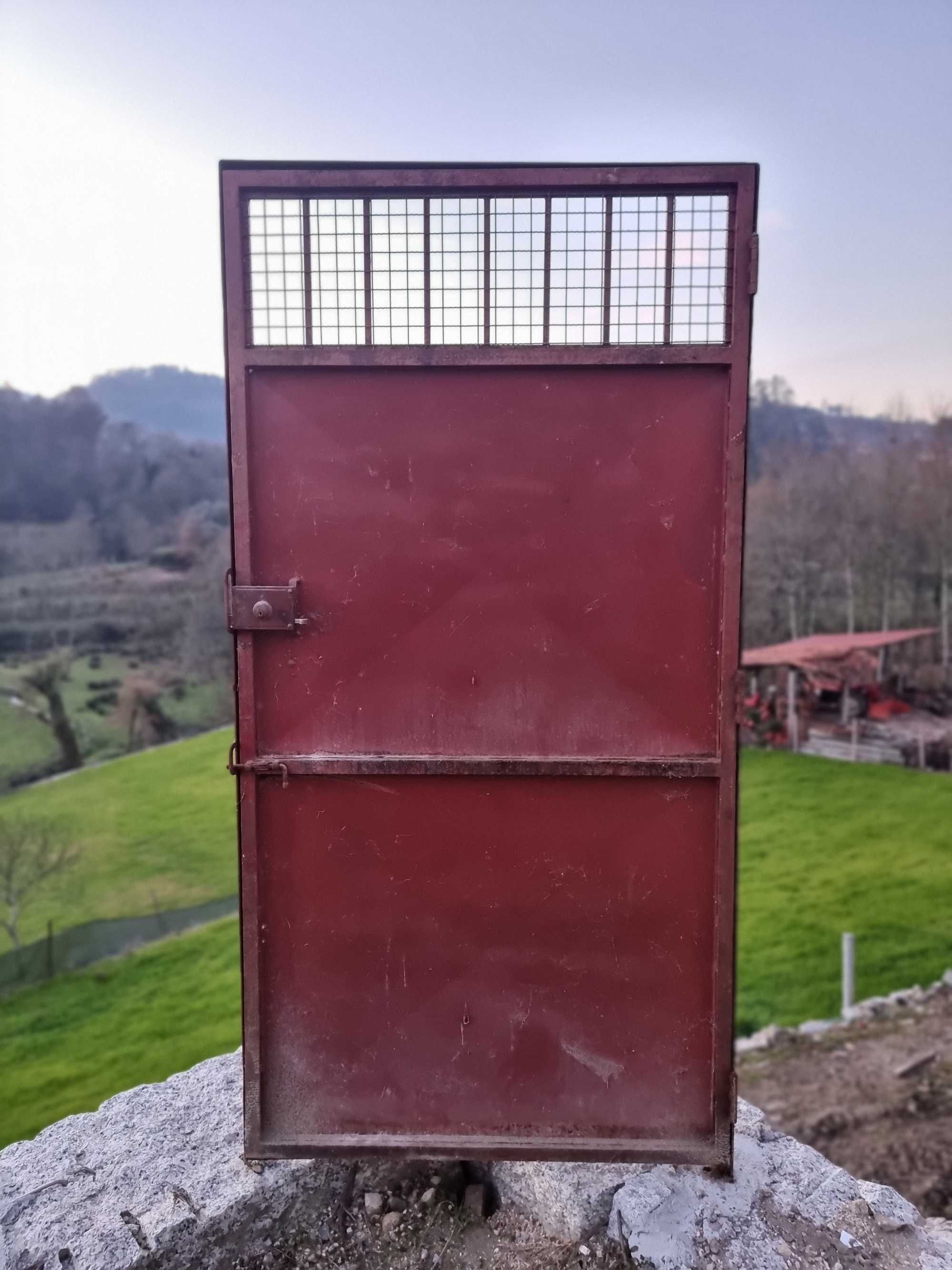 Porta de Ferro (200cm x 100cm)