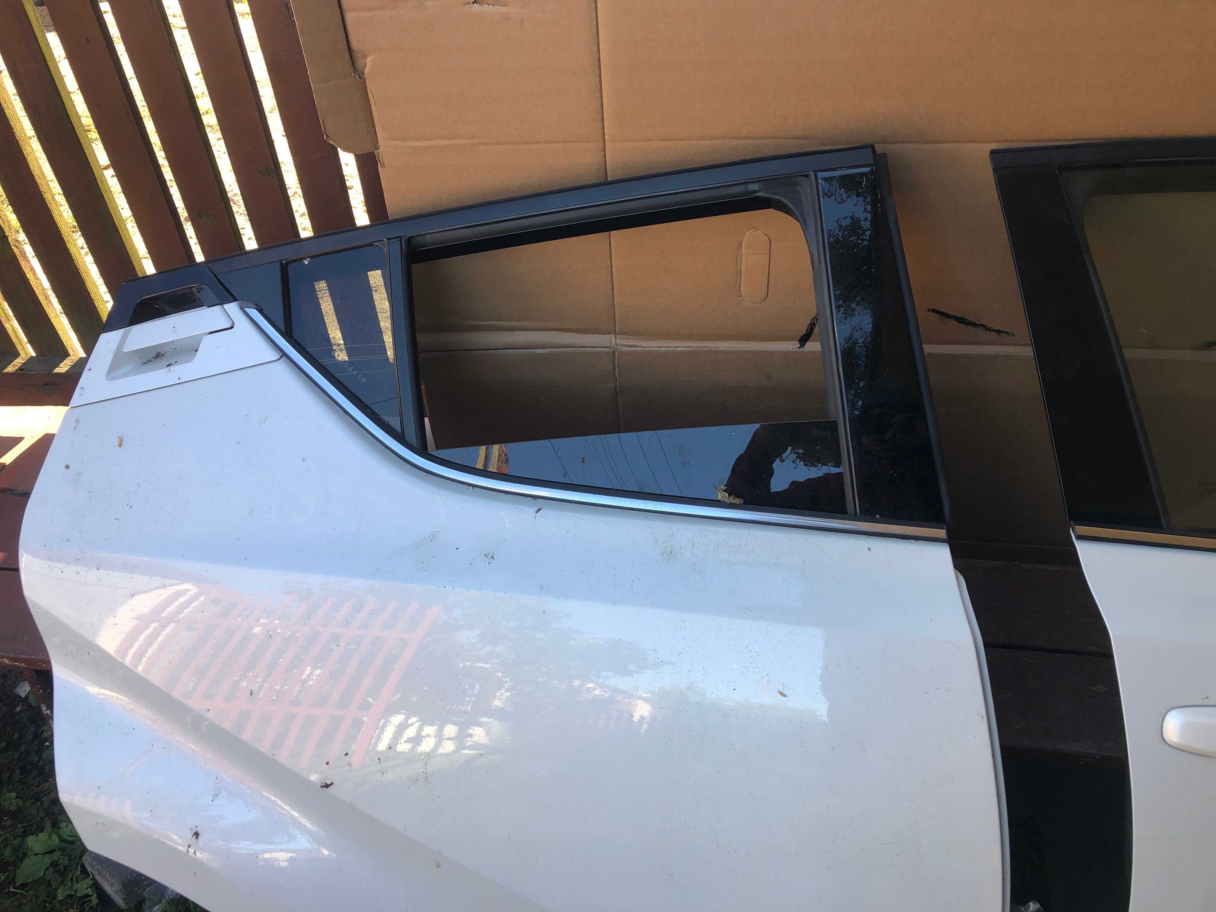Drzwi Toyota CHR prawa strona uszkodzone