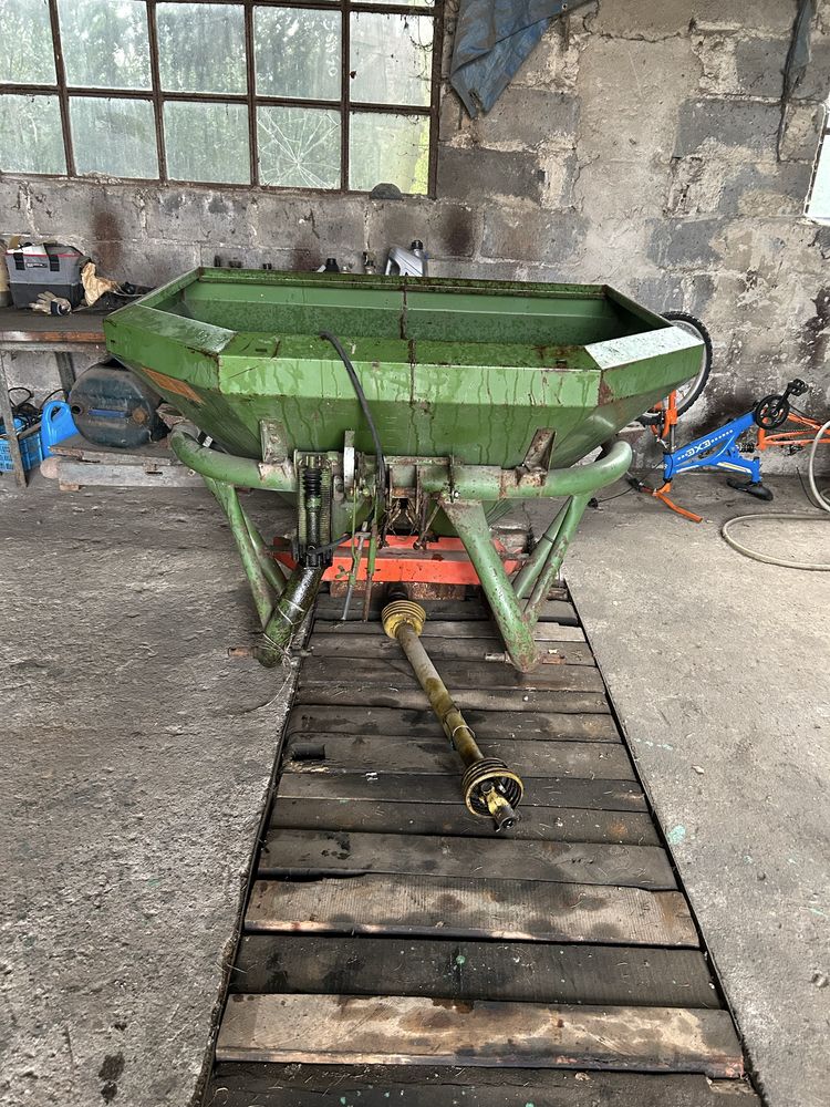 Rozsiewacz Amazone ZA F803