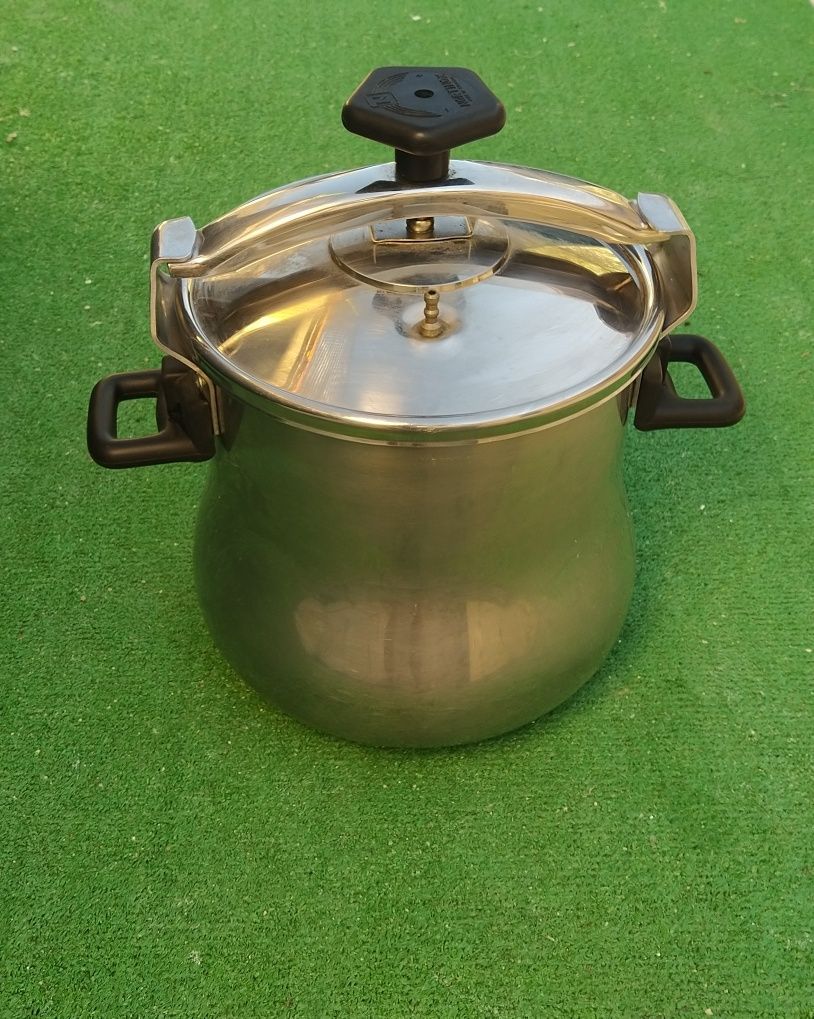 Panela de pressão NORTINOX 8 litros.