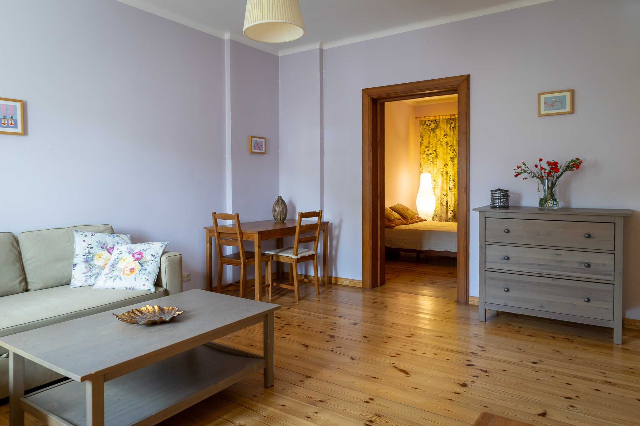 Przy parku na Zdrowiu (Close to park, quiet and cosy flat)