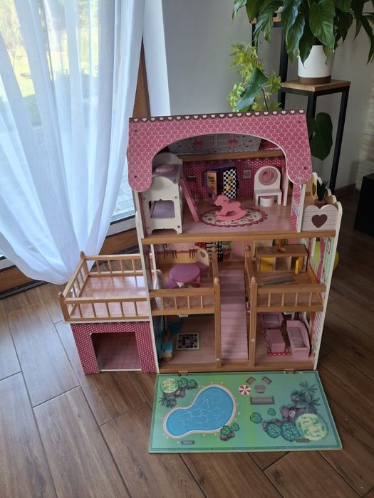 Sprzedam domek dla lalek wys.90 cm