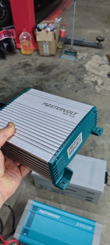 DC/DC конвертор MasterVolt Mac Plus 12/12V-50A