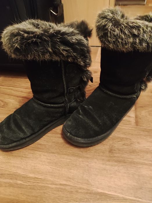 Натуральні Угі,мех кролік.Розмір 36.