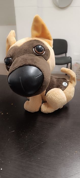 Cão peluche, marca The Dog. Será limpo antes de enviar.
