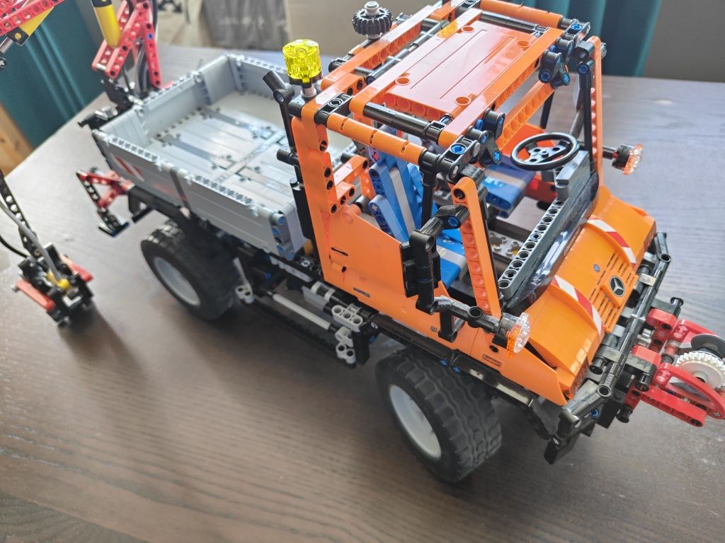LEGO unimog 81110