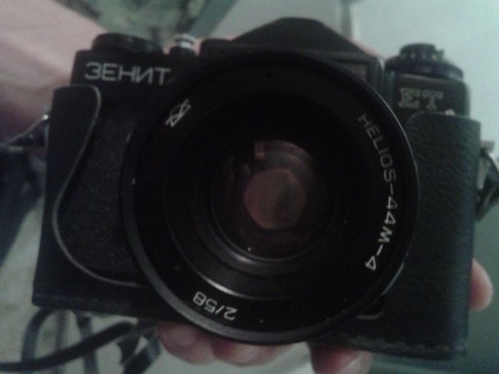 Aparat fotograficzny Zenit z obiektywem Helios do kolekcji TANIO