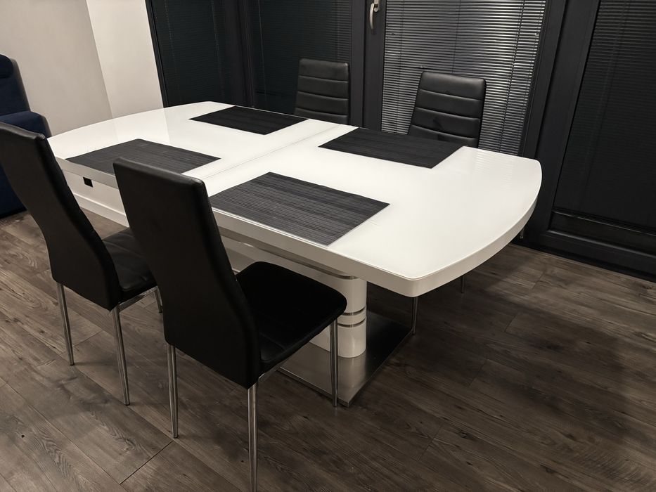 Sprzedam stół z 4 krzeslami