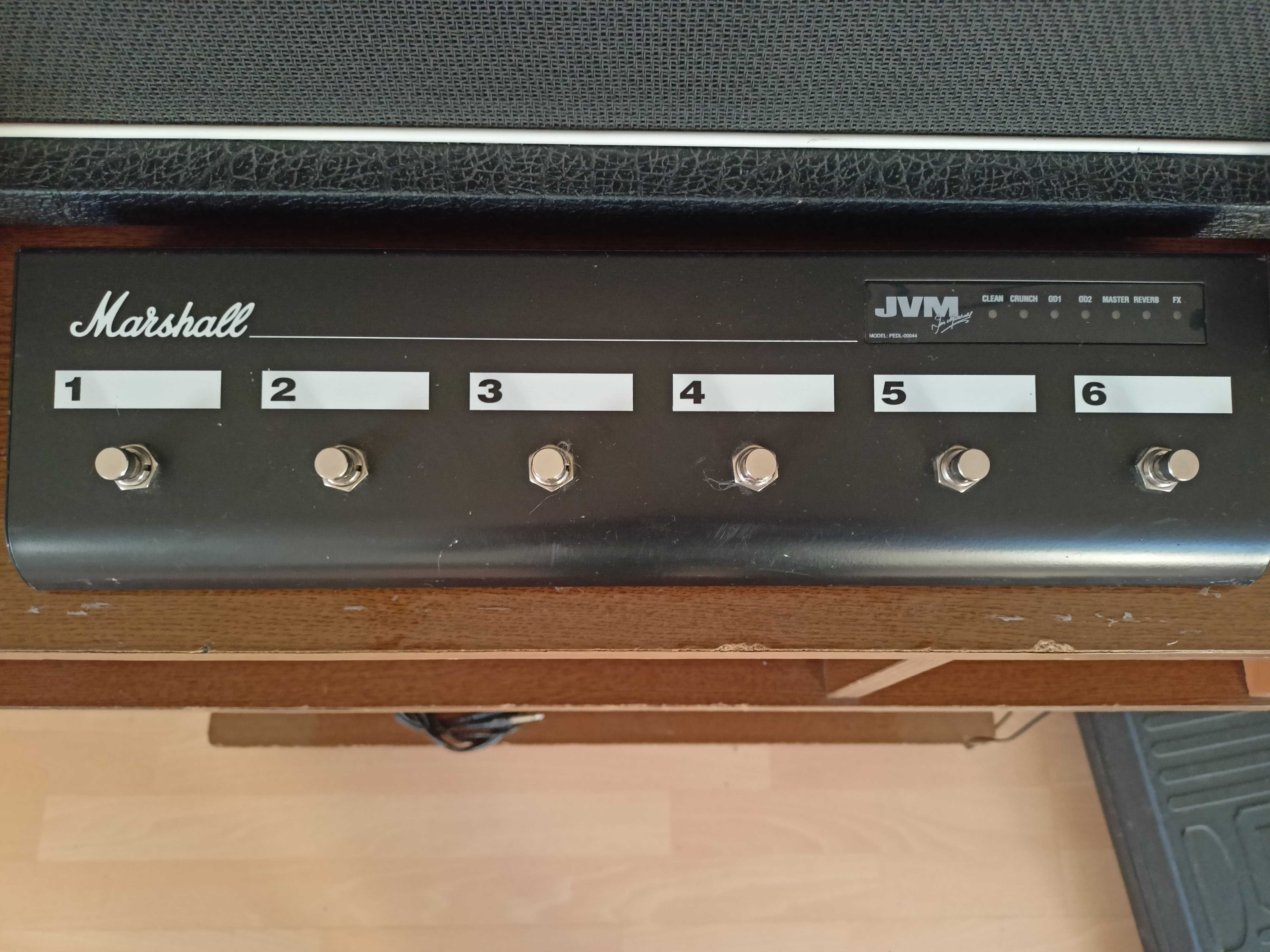 Marshall JVM 410 H + case