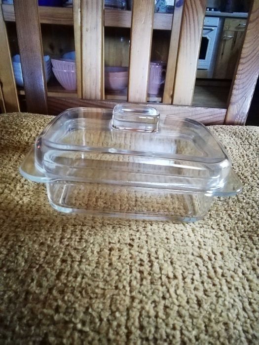 Szklana przezroczysta maselnica z pokrywką KADAX