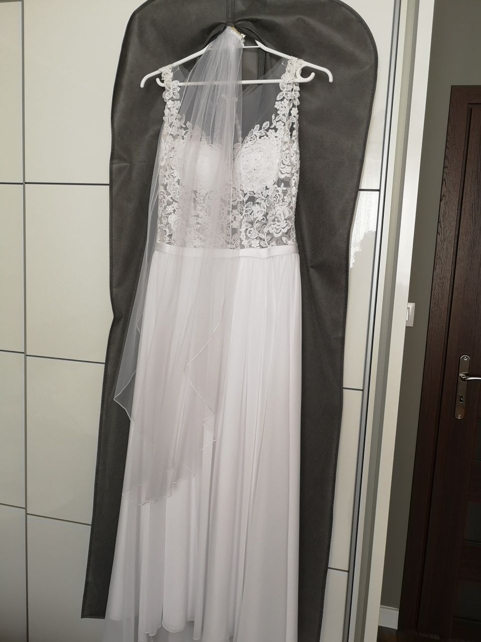 Suknia ślubna z welonem- nie używana