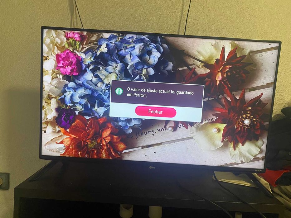 TV LG 40UF695V - ZB 40'' ULTRA HD 4k com Comando Original Incluído