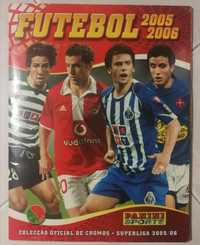 Vendo caderneta de Futebol 2005 completa mpleta