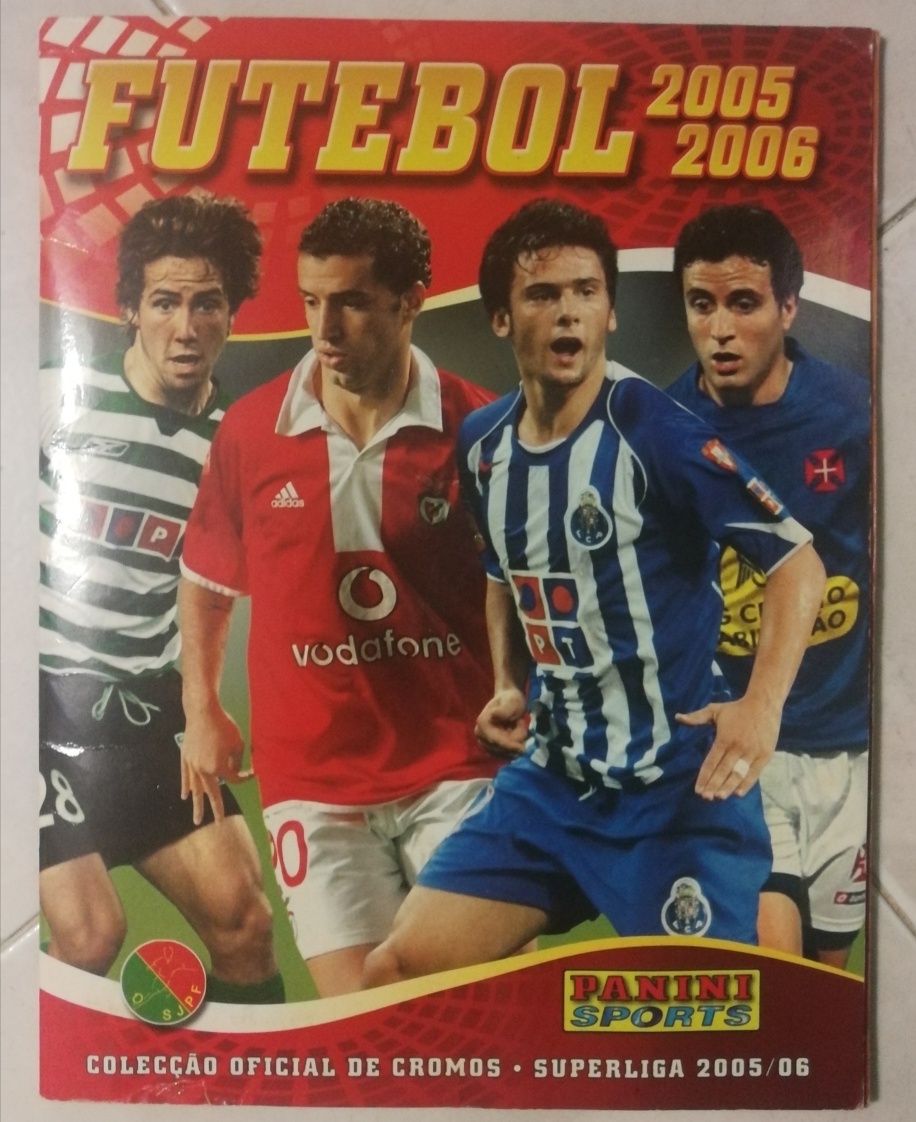 Vendo caderneta de Futebol 2005 completa mpleta