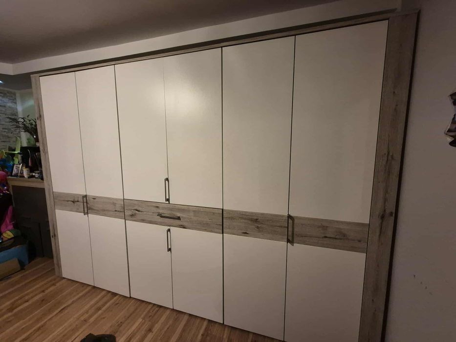 Sprzedam dużą szafę