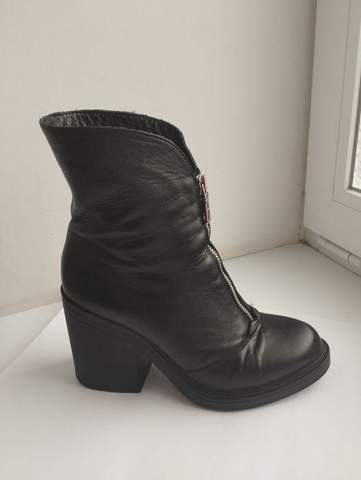 продам жіночі ботинки