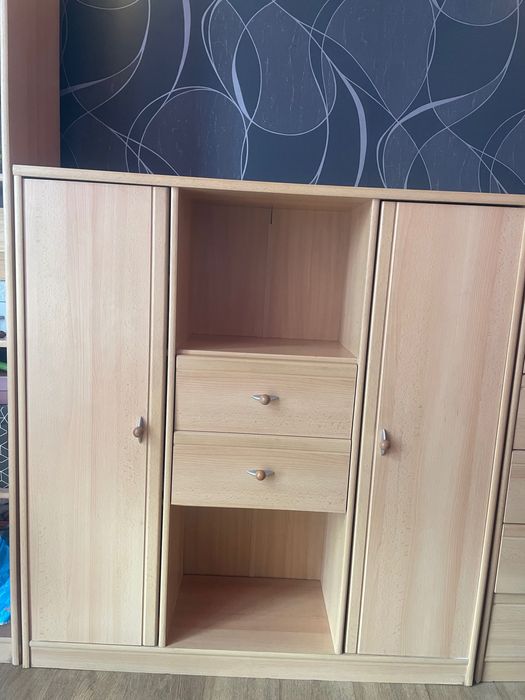 Zestaw mebli w kolorze sosna ( 2 komody, regał )