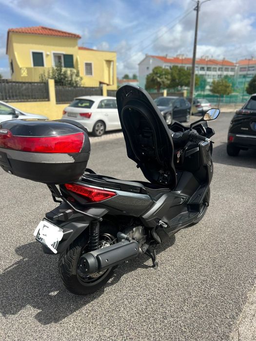 Yamaha x-max 125
