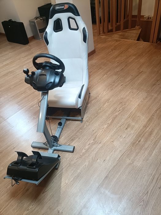 Cadeira playseat com pedais e volante
