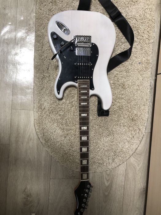 Гітара електро стратокастер з комбо усилювачем та ремнем