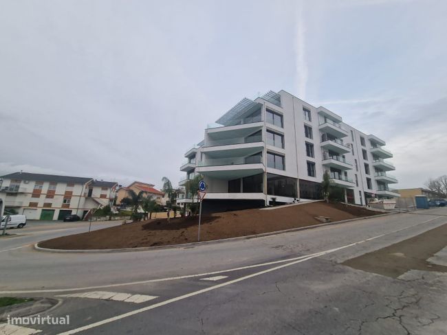 Fántástica loja localizada numa das melhores zonas de Ferreiros