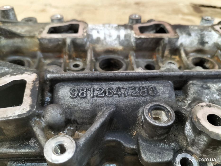 Peugeot 308 II 13-21 1.5 D Крышка головки блока цилиндров 9812647280