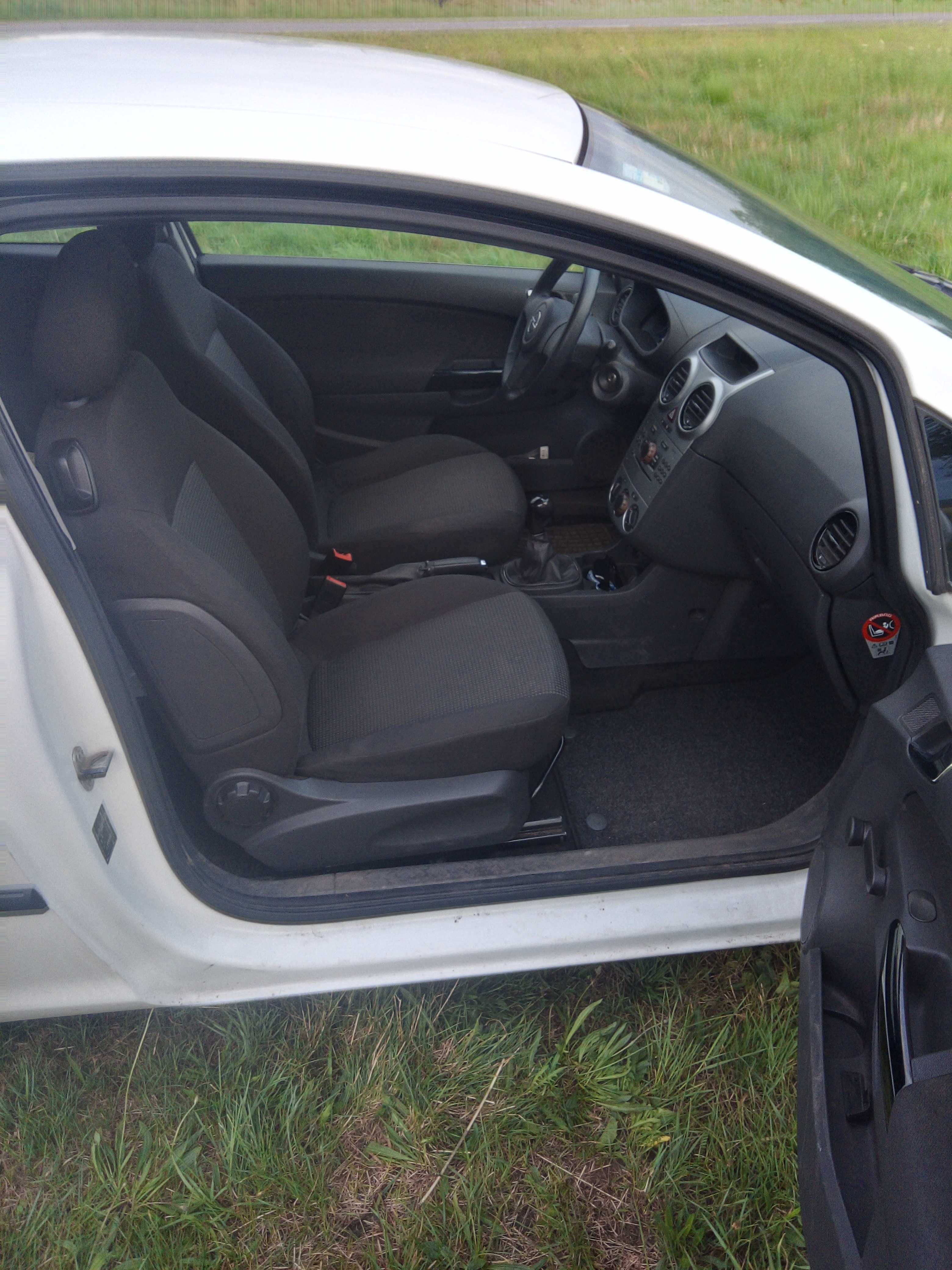 Opel Corsa 2013 rok, benzyna