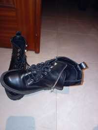 Botas pretas da Lefties