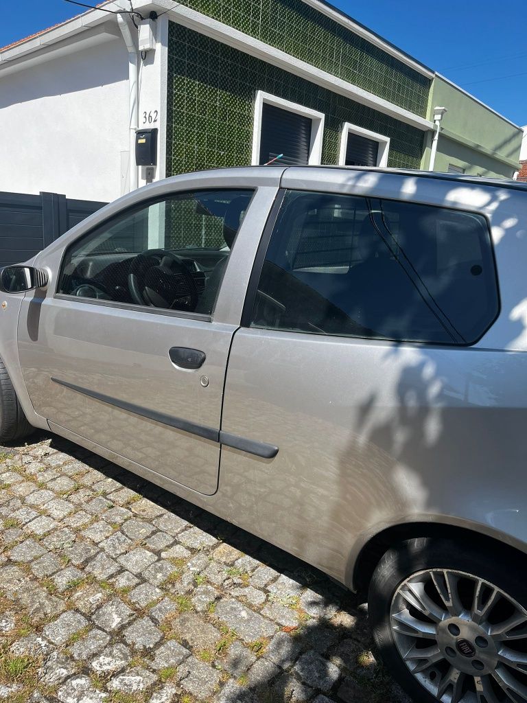Fiat Punto MultiJet 1.3 (2005) – 2 Lugares – Económico
