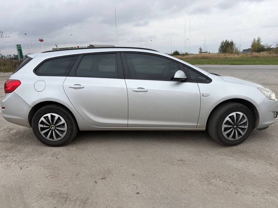 Продам opel astra j можна під виплату