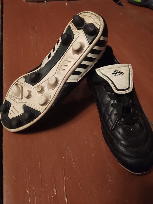 Бутсы футбольные