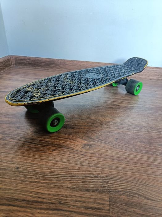 deskorolka fiszka  Pennyboard skateboard z zielonymi kółkami