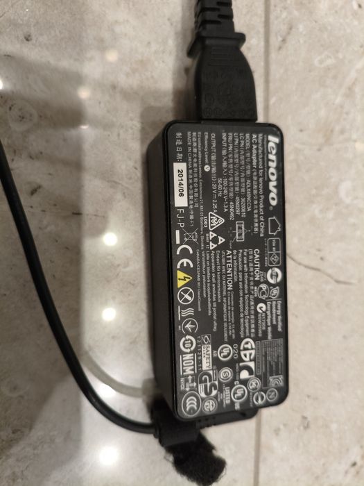 Zasilacz Lenovo jak na zdjęciach, pewny sprawny
