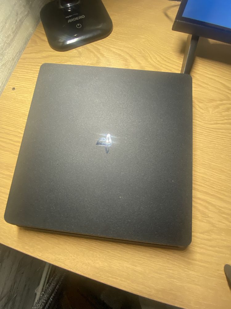 Продам ігрову консоль Ps4