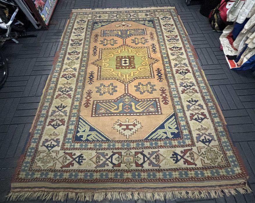 Carpete TURCO com pouco uso 2,65/1,90 muito bonito comprado na TRICANA